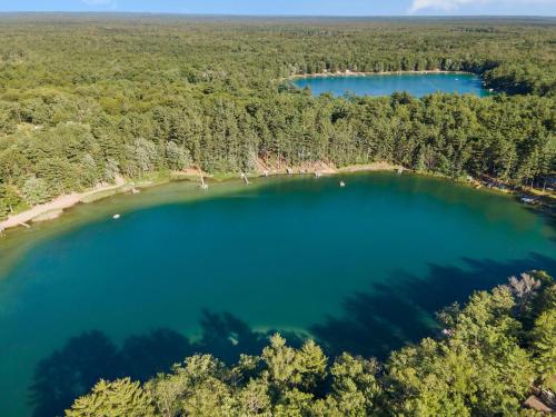Putman Lake Cabin & Bunkhouse Beach AC Fish in Baldwin, USA