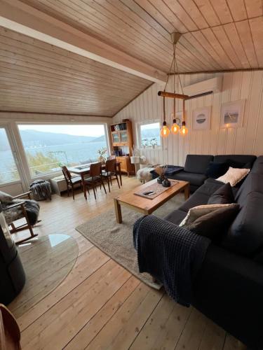 Turer, avslapping, jakt, fiske, utsikt in เอทน่ะ