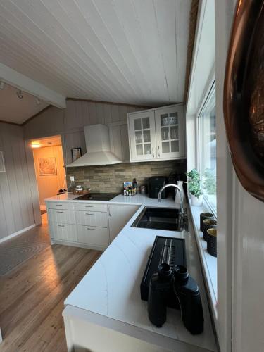 Turer, avslapping, jakt, fiske, utsikt in เอทน่ะ