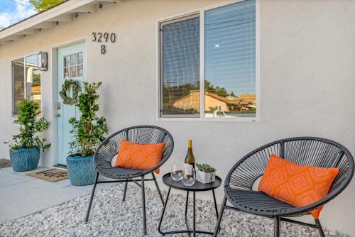 Cozy Cottage, Brand New, fully Private, walk to Everything