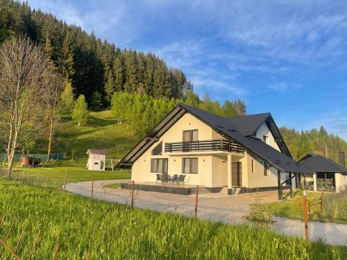 Casa cu Tihna in Fundu Moldovei
