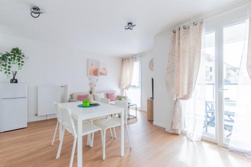 кухня, Bel Appartement gare Wifi parking in Корбей-Ессон