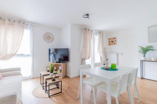 Спільний лаунж/ТБ зона, Bel Appartement gare Wifi parking in Корбей-Ессон