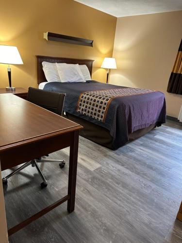 Wickford Motor Inn - image 2