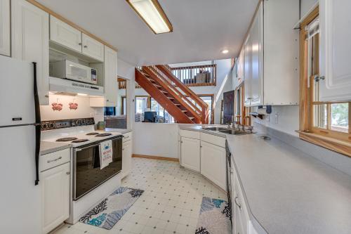 Scenic Port Haywood Gem with Waterfront Views! in Onemo, USA