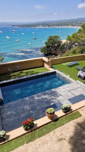 Grande maison climatisée piscine en bord de mer - Location, gîte - Saint-Cyr-sur-Mer