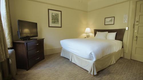 1 queen bed