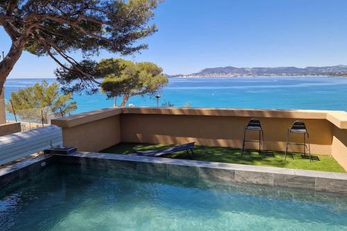 Grande maison climatisée piscine en bord de mer