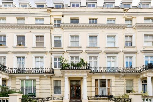 Eclectic family home in the heart of Notting Hill, London (photo 6)