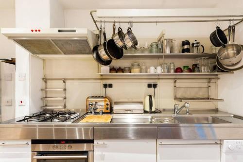 Eclectic family home in the heart of Notting Hill, London (photo 8)