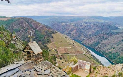 TU REFUGIO RIBEIRA SACRA consulta descripción anfitrión