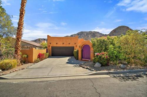 4 Bedroom Santa Fe Beauty w/Pool! in La Quinta, USA
