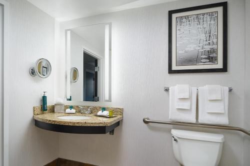 Hilton Richmond Hotel & Spa/Short Pump Town Center - image 7