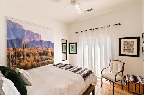4 Bedroom Santa Fe Beauty w/Pool! in La Quinta, USA