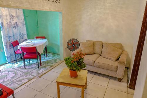SMITH'S BNB ROOMS - image 2