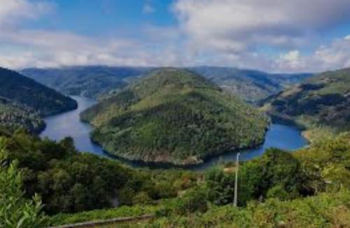 TU REFUGIO RIBEIRA SACRA consulta descripción anfitrión