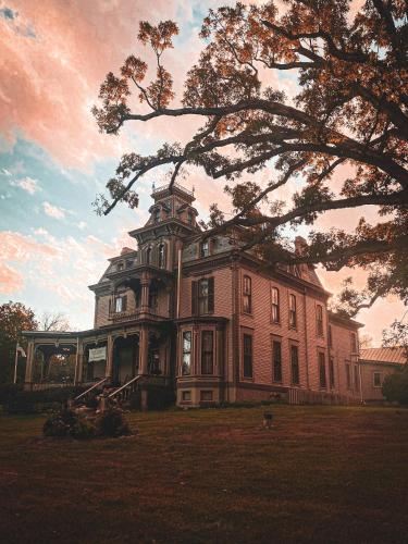 Garth Woodside Mansion Bed and Breakfast - 숙소 외관