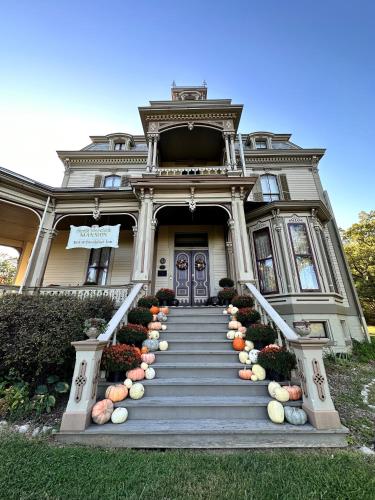 Garth Woodside Mansion Bed and Breakfast - 숙소 외관