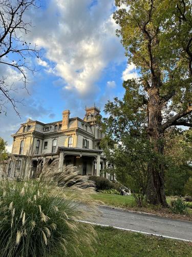 Garth Woodside Mansion Bed and Breakfast - 숙소 외관