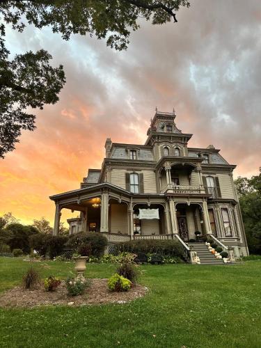 Garth Woodside Mansion Bed and Breakfast in Hannibal, USA