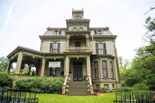Garth Woodside Mansion Bed and Breakfast - 숙소 외관