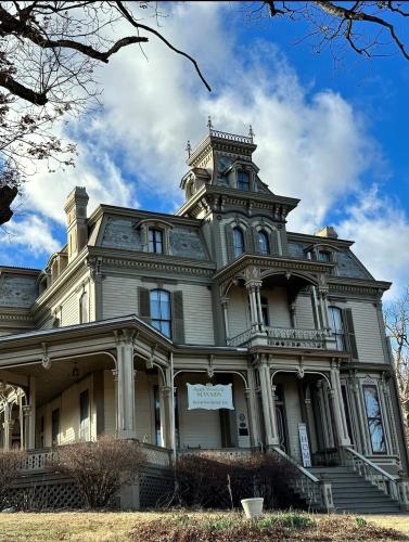 Garth Woodside Mansion Bed and Breakfast - 숙소 외관