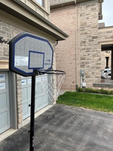 Cozy basement suites Oakville in โอ๊ควิล (ON)