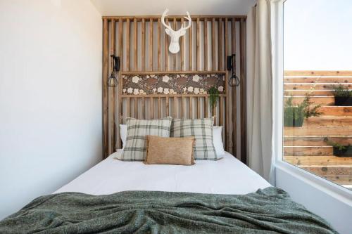 Romantic Couples Retreat in Nature Under the Stars in Luckenbach, USA