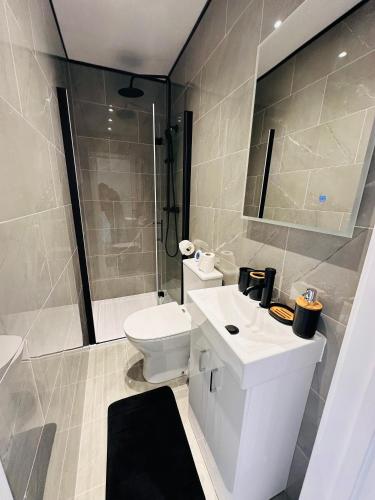 R-1 Newly renovated En-Suite Self contained Private Room in Selly Oak Birmingham, Birmingham (fotografie 9)