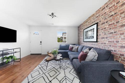 Harmonic Bungalow Close to Vanderbilt And 12 South thumb 2