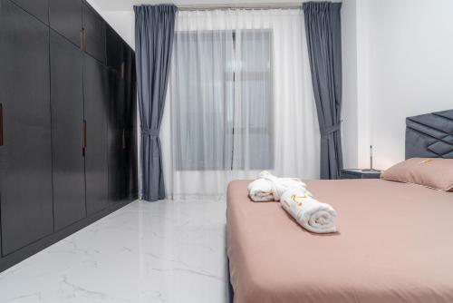 Luxury Hotel Apartment with Balcony - Mall of Emirates - image 9