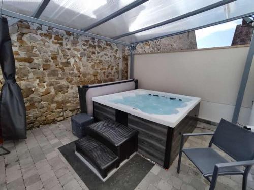 Chambre spacieuse, jacuzzi, proche parc Astérix