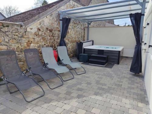 Iekārtas, Chambre spacieuse, jacuzzi, proche parc Astérix (Chambre spacieuse, jacuzzi, proche parc Asterix) in Thiers-sur-Theve (Picardie)