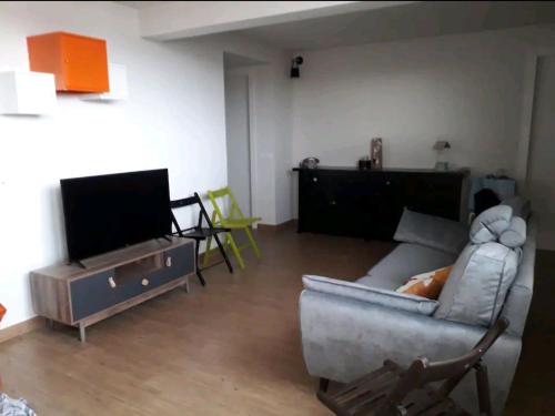 Stanza in superattico, terrazzato, luminoso, accogliente, bagno privato, Řím