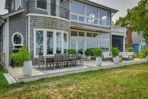 Bay Home in Annapolis with Private Dock