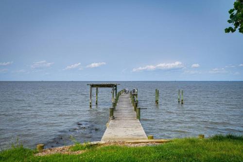 Bay Home in Annapolis with Private Dock