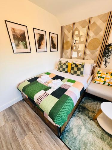 R-4 Newly Renovated Private self contained Room in Selly Oak Birmingham with own Kitchenette and shared bathroom between two rooms, Birmingham (foto 2)