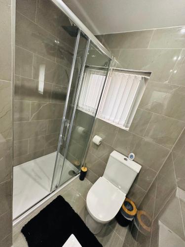 R-4 Newly Renovated Private self contained Room in Selly Oak Birmingham with own Kitchenette and shared bathroom between two rooms, Birmingham (foto 5)