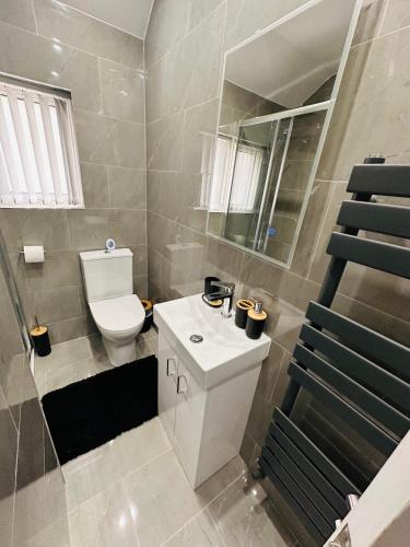 R-4 Newly Renovated Private self contained Room in Selly Oak Birmingham with own Kitchenette and shared bathroom between two rooms, Birmingham (foto 10)