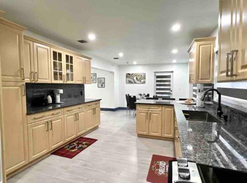 Facilities, Renovated Grand Villa Paradise Amazing pool, BBQ & Ping Pong in Westwood Lakes