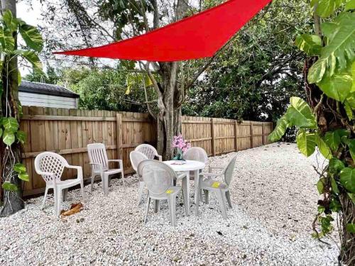 Facilities, Renovated Villa resort pool, BBQ and Ping Pong Patio in Westwood Lakes