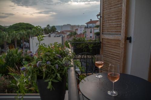 Unique Boutique Hotel Antibes Juan-les-Pins - Tap to explore photos