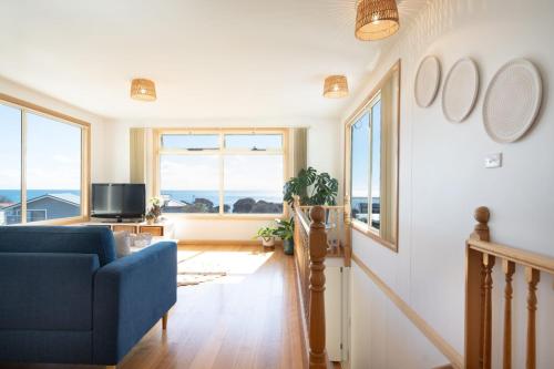 Idyllic Weymouth Retreat with Ocean Views in Lulworth