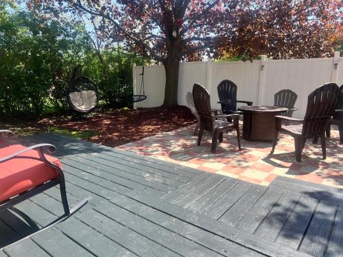 IVP Manor House By LAKE BEACH and NAVAL BASE in Deerfield (IL)