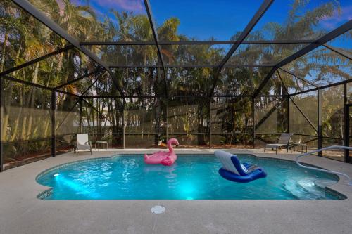 Luxurious 4 Bedroom Pool Paradise