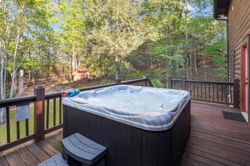 Lake Lure Oasis in the Woods w/ Hot Tub & More!, Lake Lure