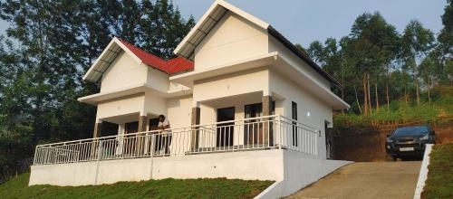 Kashmir Valley - Kannan Devan Hills