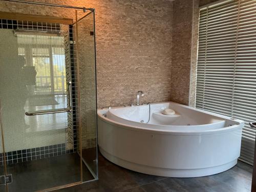 Hot tub, The Sand Beach Pattaya in Huai Yai