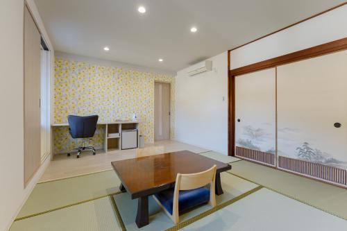 room detail thumbnail 1