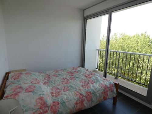 Charmant T2 avec Piscine Proche Plage et Commerces Garage Privé Quartier Couchant - FR-1-328-227 - image 3